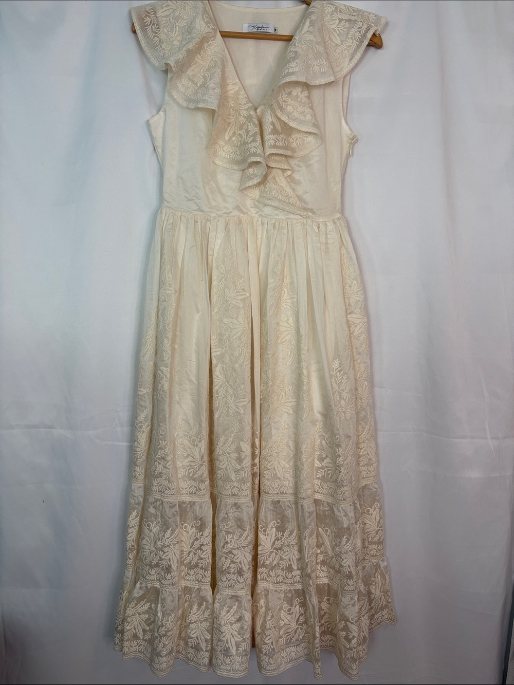 XQFALA Sleeveless Ivory Lace Ruffle Maxi Lined Zipper Side Size M